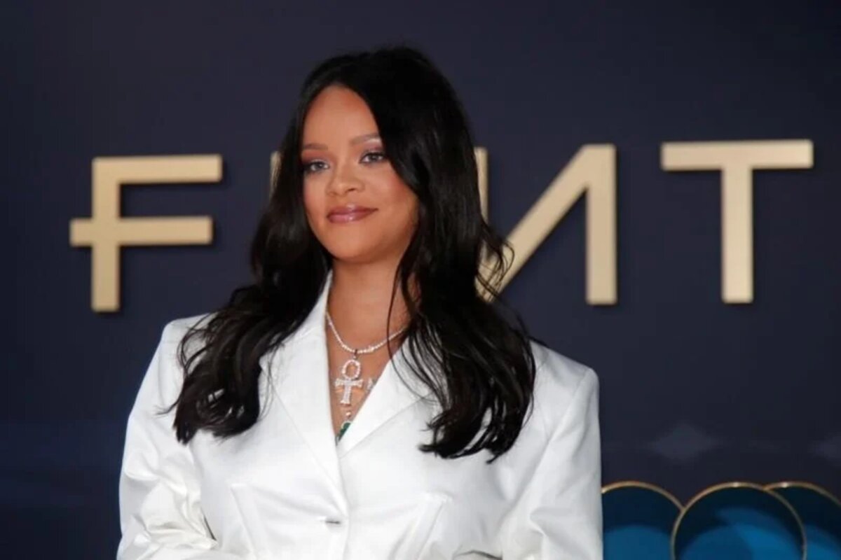 Rihanna Height